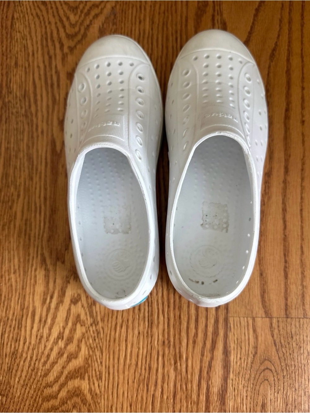 Native Shoes Kids Size J2 White Slip On - Picture 5 of 7